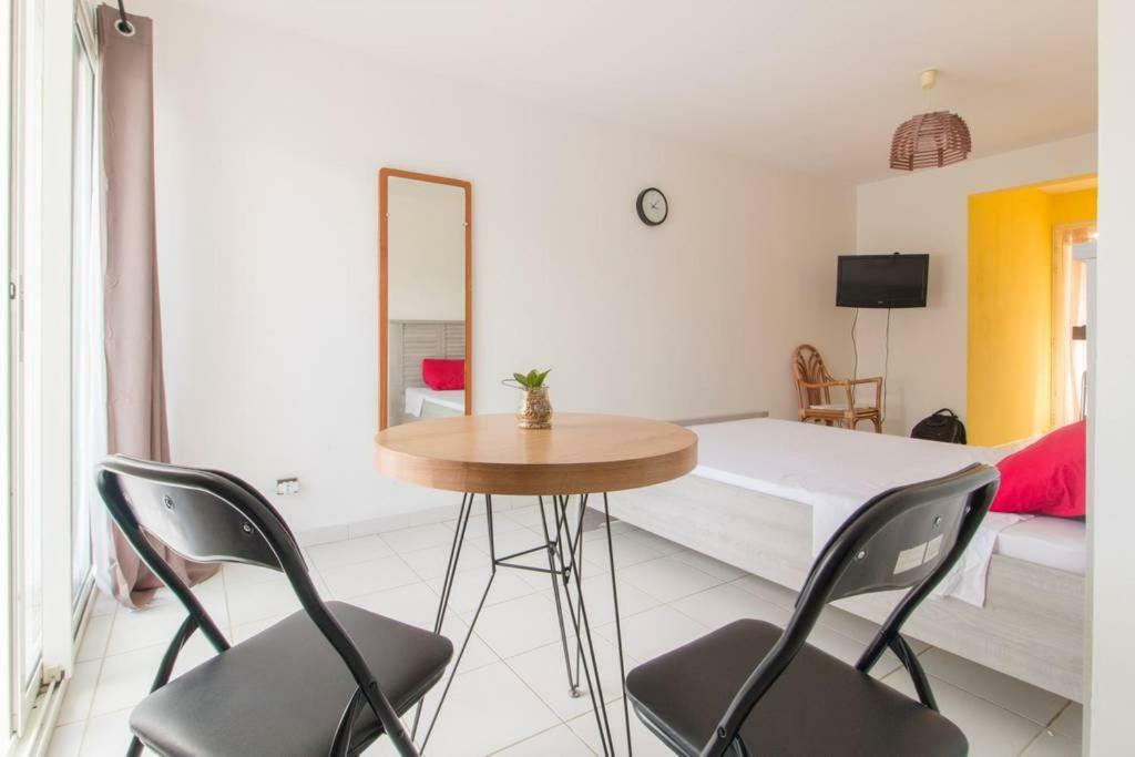 Superbe Studio Avec Jacuzzi Prive Apartment แซ็งแตนน์ ภายนอก รูปภาพ