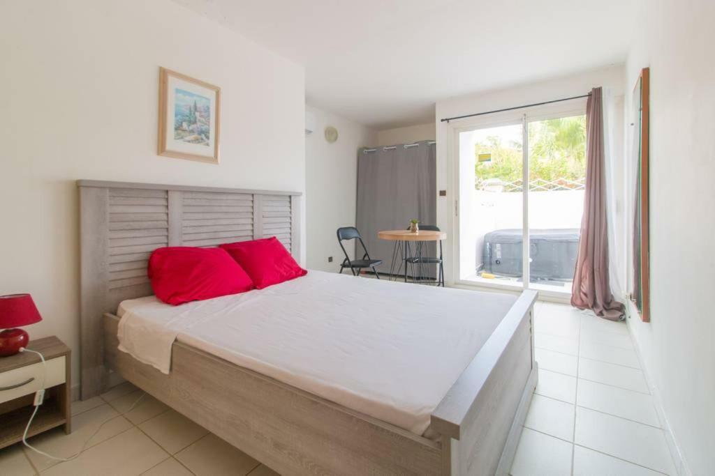 Superbe Studio Avec Jacuzzi Prive Apartment แซ็งแตนน์ ภายนอก รูปภาพ